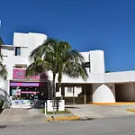Quintas Del Lago Seaside Apartments